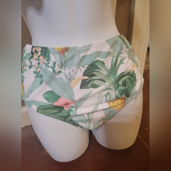 SHEIN Green and Pink Ruffle Bikini Set - Picture 3 of 5